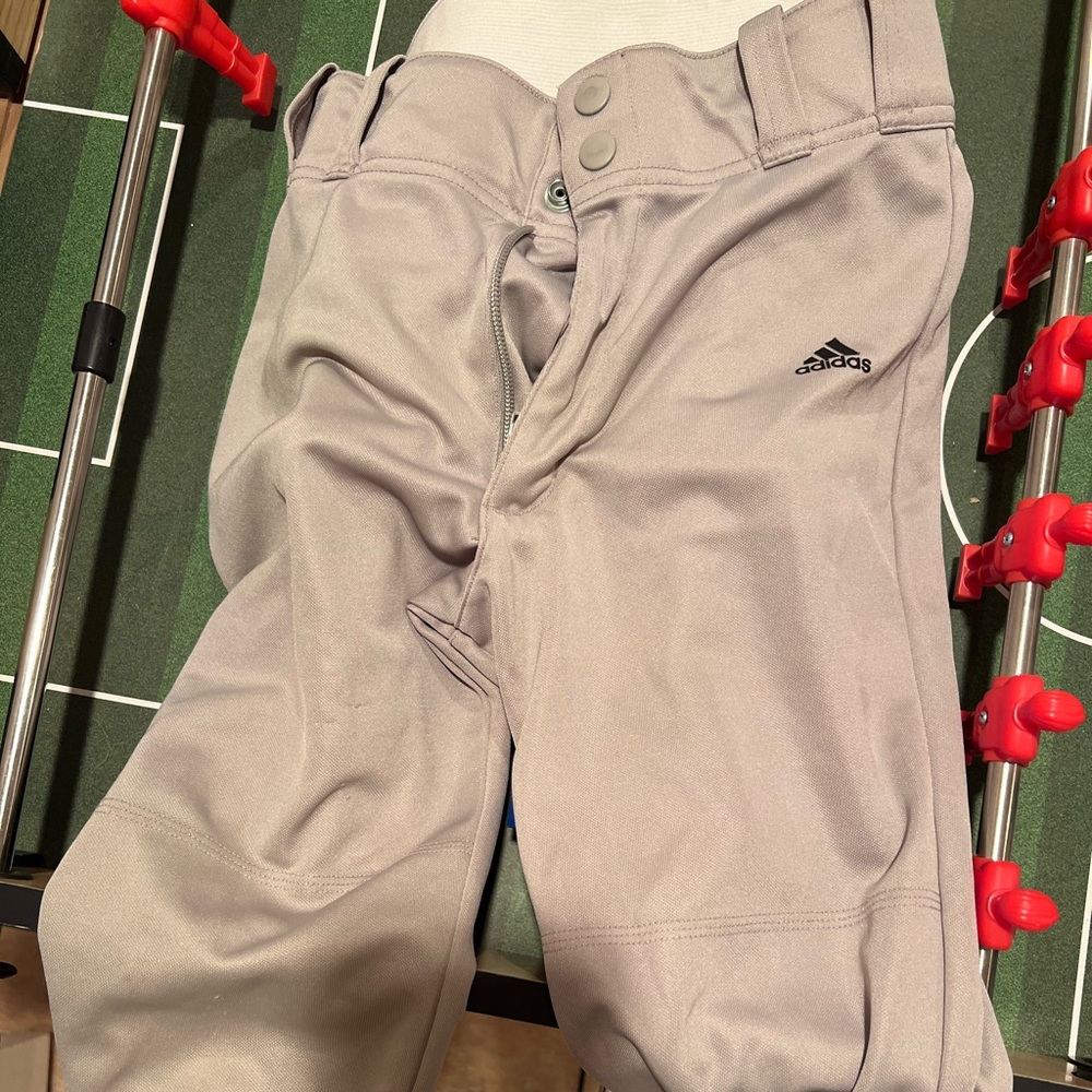 Adidas baseball pants, kids size M size 8-10, use but in great condition.